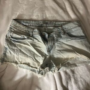 Light denim short shorts
